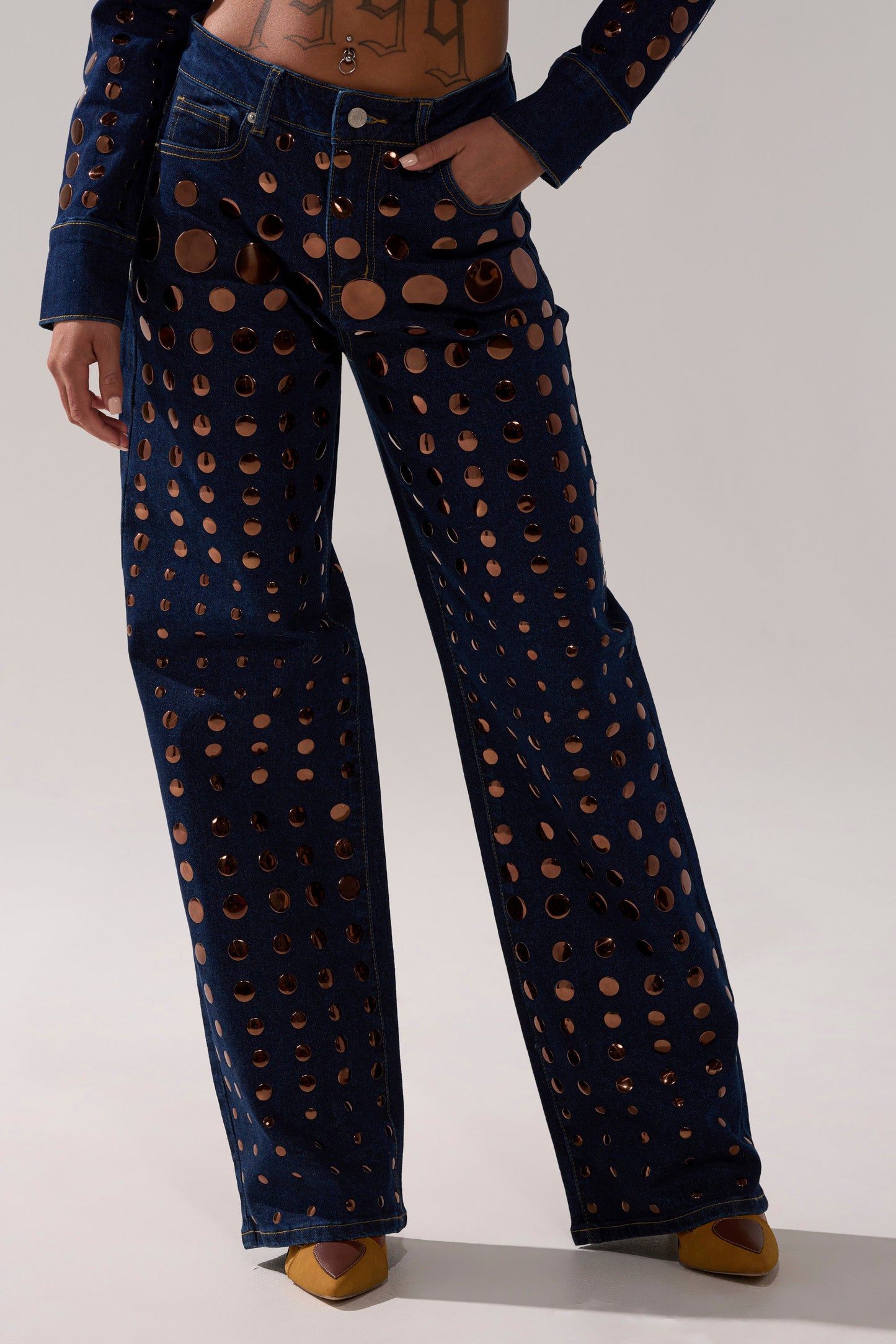 Round Metal Decoration Denim Pant