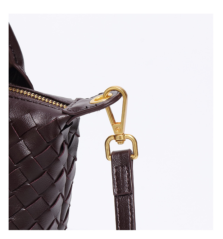 Fashionable Woven Shoulder Flap Square Bag